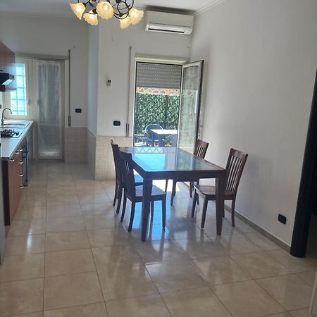 Casa Coveri Pomezia Esterno foto